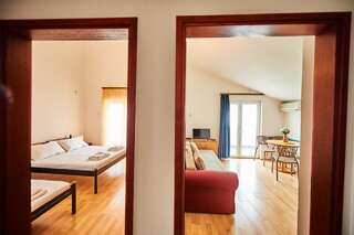 Апартаменты Apartments Mont Будва Семейные апартаменты с 1 спальней и террасой-2